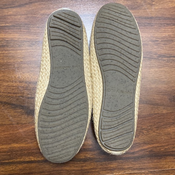 EMU AUSTRALIA canvas loafers flats woman's US Size 5. Color is eggplant - Picture 5 of 8